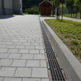 CESTNÉ A BEZBARIÉROVÉ OBRUBNÍKY PRESBETON rôzne rozmery, farby a výšky