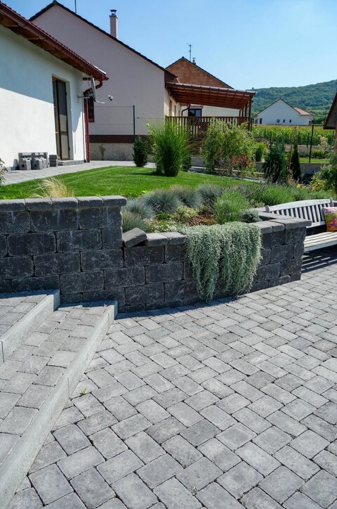 Dlažba HISTORIK I 8 cm rumplovaná čierna