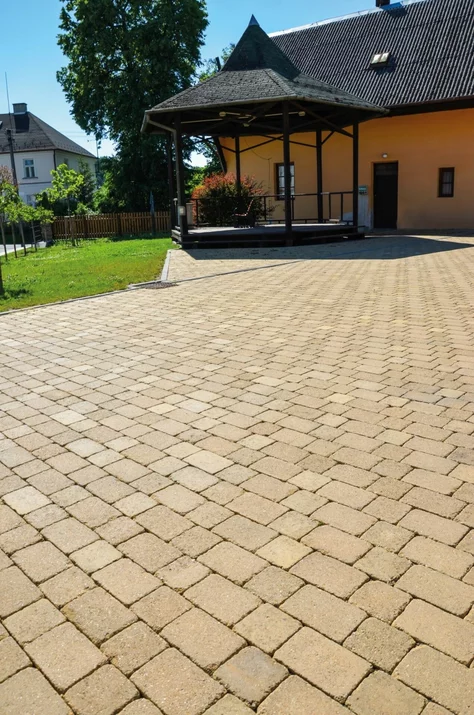 Dlažba HISTORIK II 6 cm rumplovaná tmavý oker