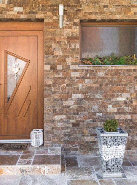 Formátovaný kameň - pílený obklad Gneis prírodný povrch G55 Gneis výška pásu 7,5 cm