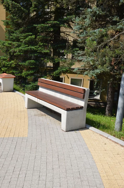 Lavička LAGUNA s operadlom hladká sivá