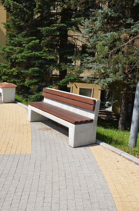 Lavička LAGUNA s operadlom hladká sivá