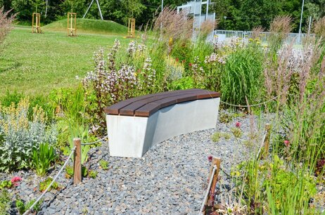 LAVIČKY A STOLY PRESBETON rôzne rozmery, farby a tvary