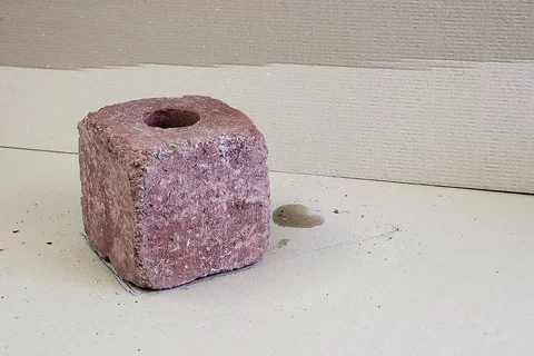 Murovací blok History základný kameň polovičný červený