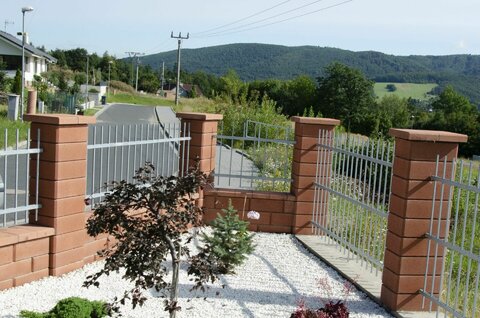 Plotová strieška stĺpiková ZDS 300 hnedá