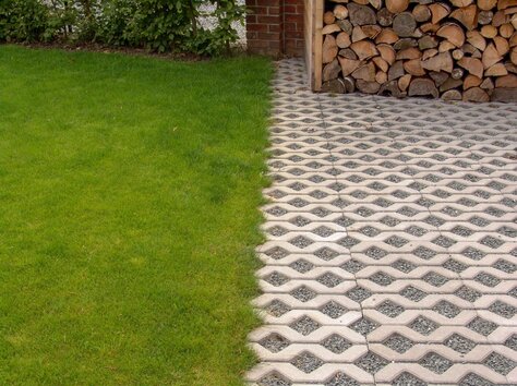 Zatrávňovacia dlažba TBX 8 cm sivá